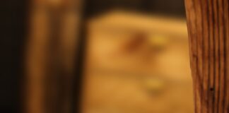 Lustro LOG – harmonia funkcjonalności i stylu